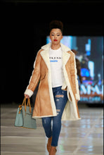 Load image into Gallery viewer, Womens Shearling Coat